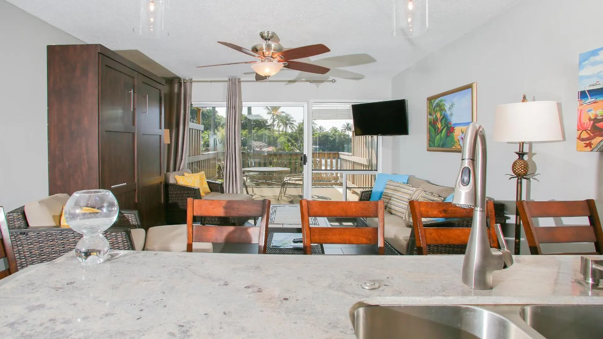 Remodeled & Views! Ks B7- Sullivan Kahana